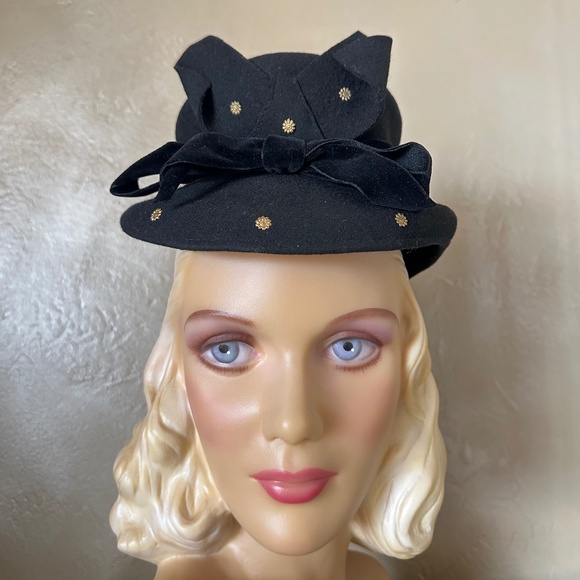 TIMELESS 1940\'s BLACK FELT TILT HAT  WITH VELOUR BAND & BOW + GOLD STUDS main image 13